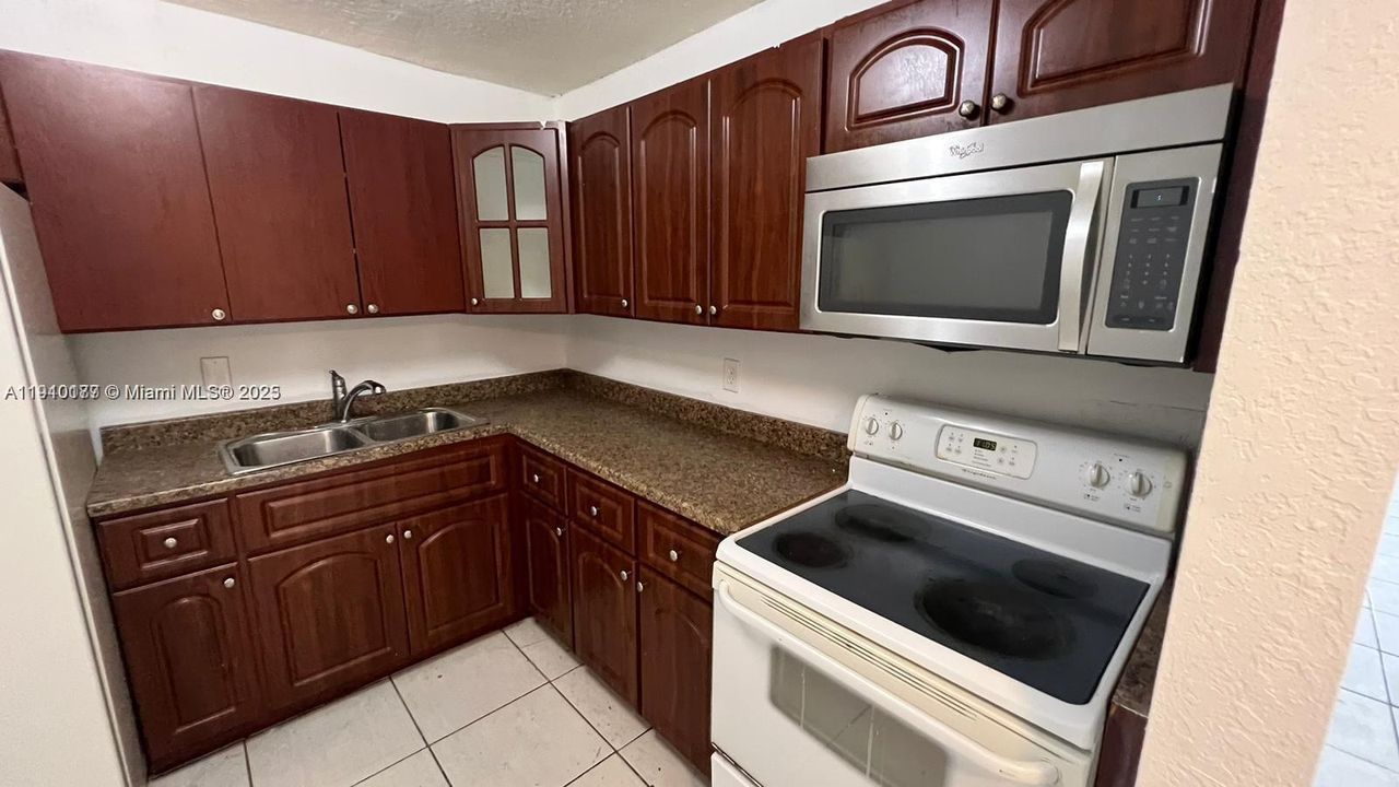 В аренду: $1,500 (1 спален, 1 ванн, 740 Квадратных фут)