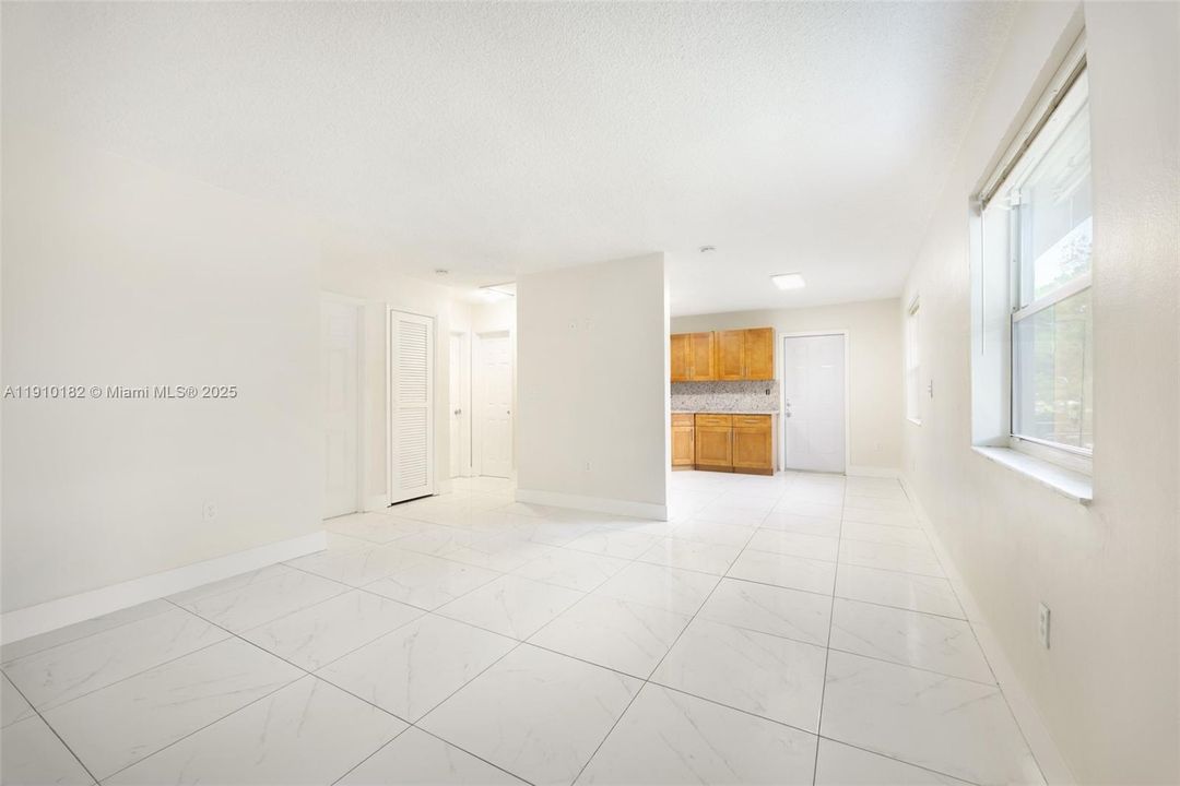 Recently Rented: $1,800 (2 beds, 1 baths, 970 Square Feet)