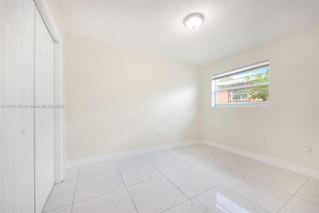 Recently Rented: $1,800 (2 beds, 1 baths, 970 Square Feet)