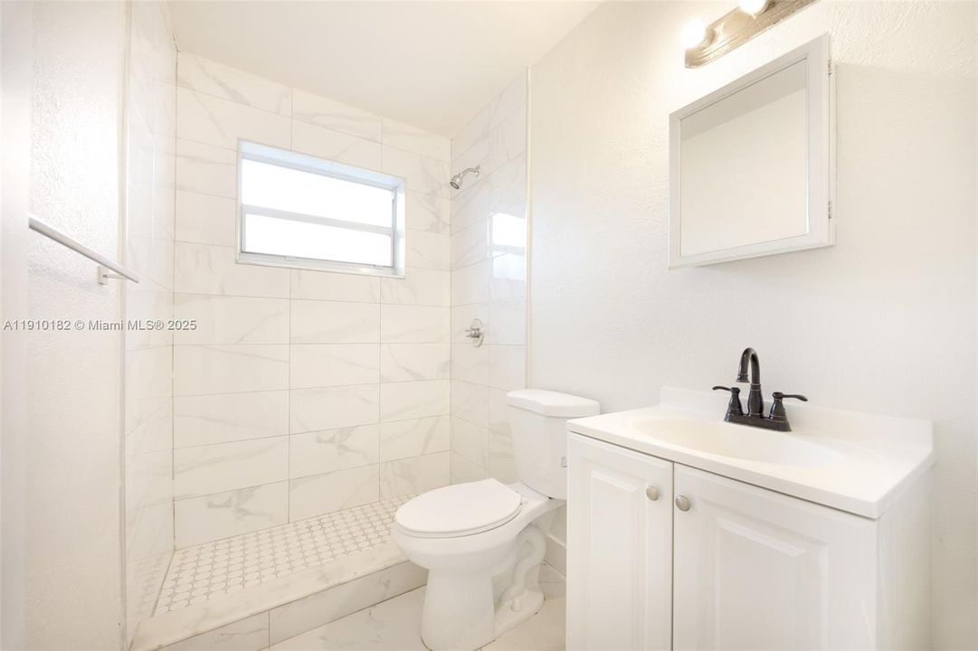 Recently Rented: $1,800 (2 beds, 1 baths, 970 Square Feet)