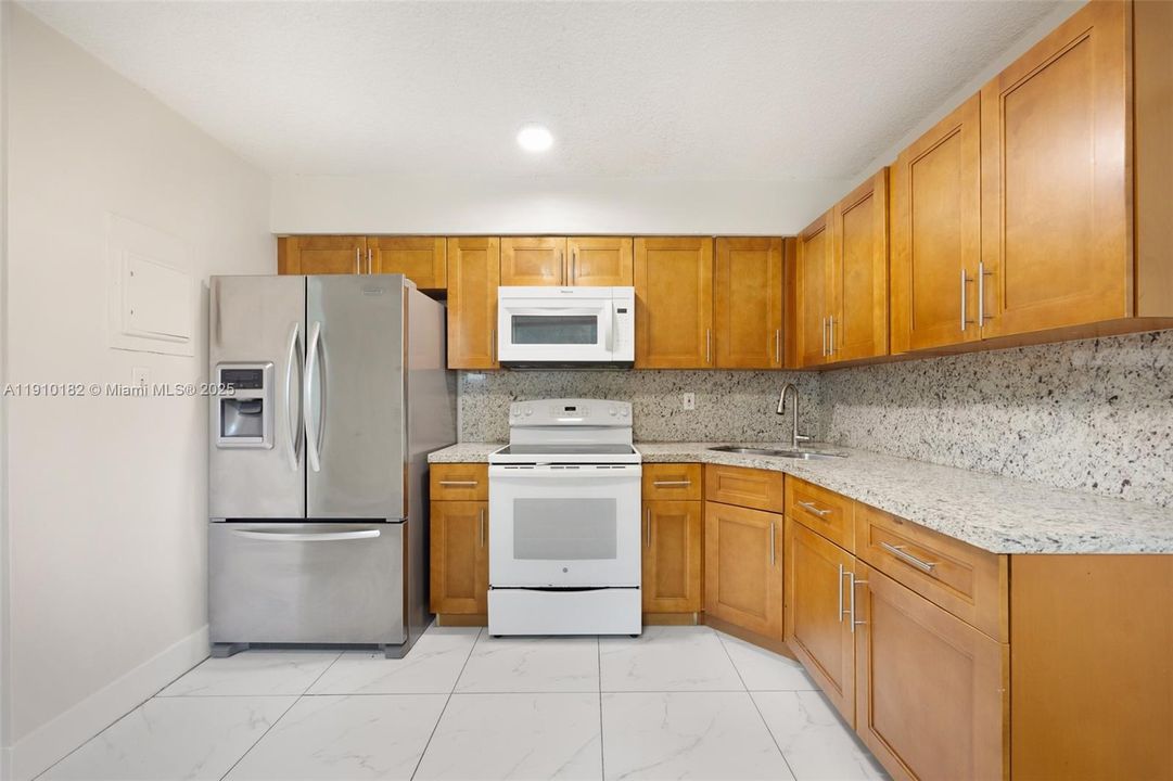 Recently Rented: $1,800 (2 beds, 1 baths, 970 Square Feet)