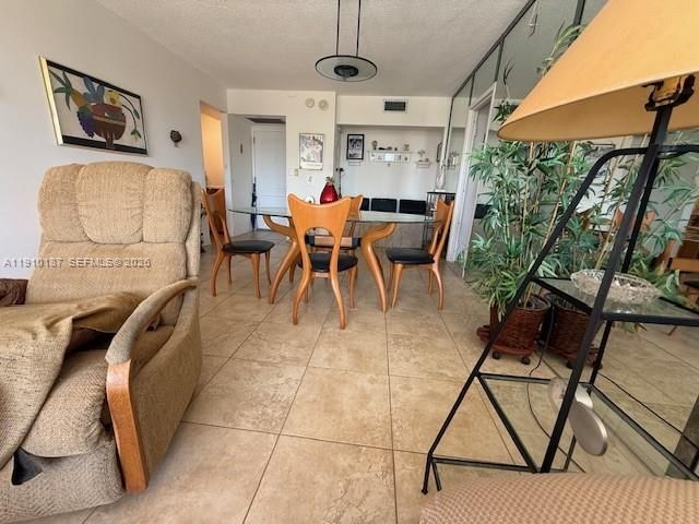 For Sale: $189,000 (2 beds, 2 baths, 996 Square Feet)
