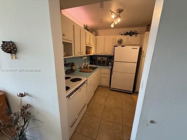 For Sale: $189,000 (2 beds, 2 baths, 996 Square Feet)