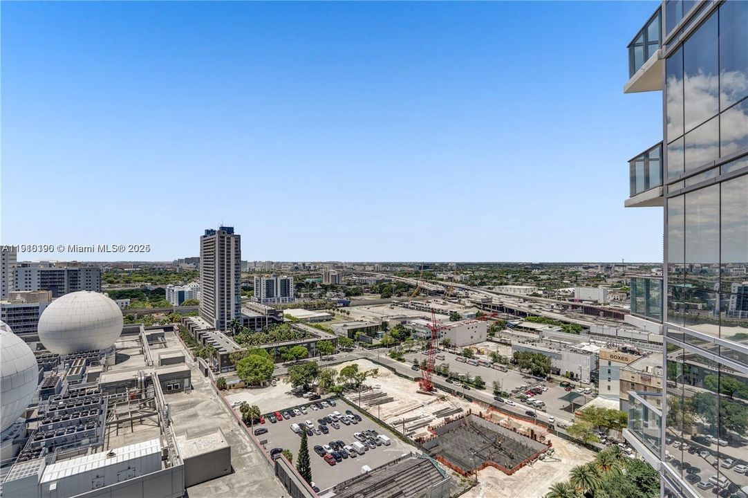 For Sale: $550,000 (1 beds, 1 baths, 929 Square Feet)