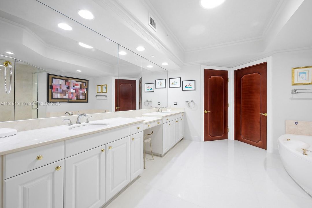 For Sale: $1,995,000 (3 beds, 3 baths, 3274 Square Feet)