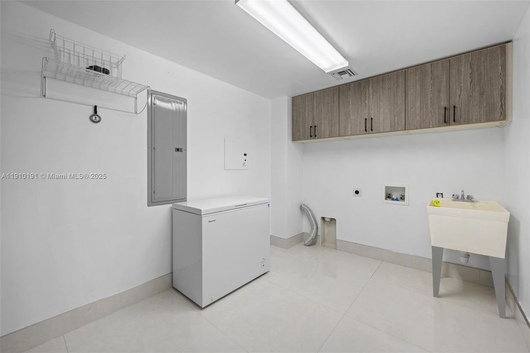 For Sale: $1,995,000 (3 beds, 3 baths, 3274 Square Feet)