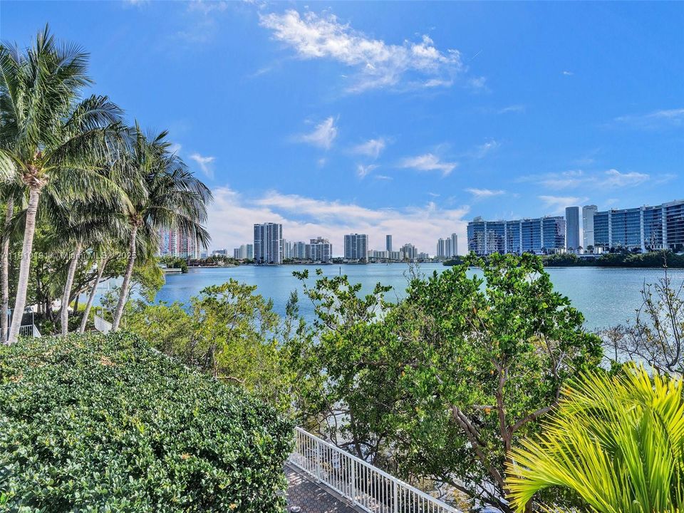 For Sale: $1,995,000 (3 beds, 3 baths, 3274 Square Feet)