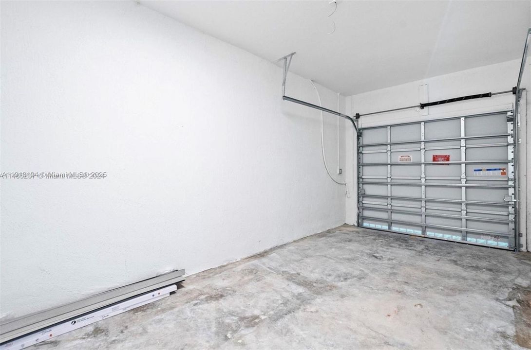 Active With Contract: $3,350 (3 beds, 2 baths, 1334 Square Feet)