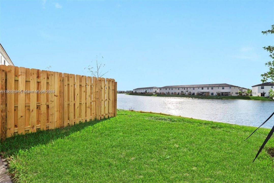 Active With Contract: $3,350 (3 beds, 2 baths, 1334 Square Feet)