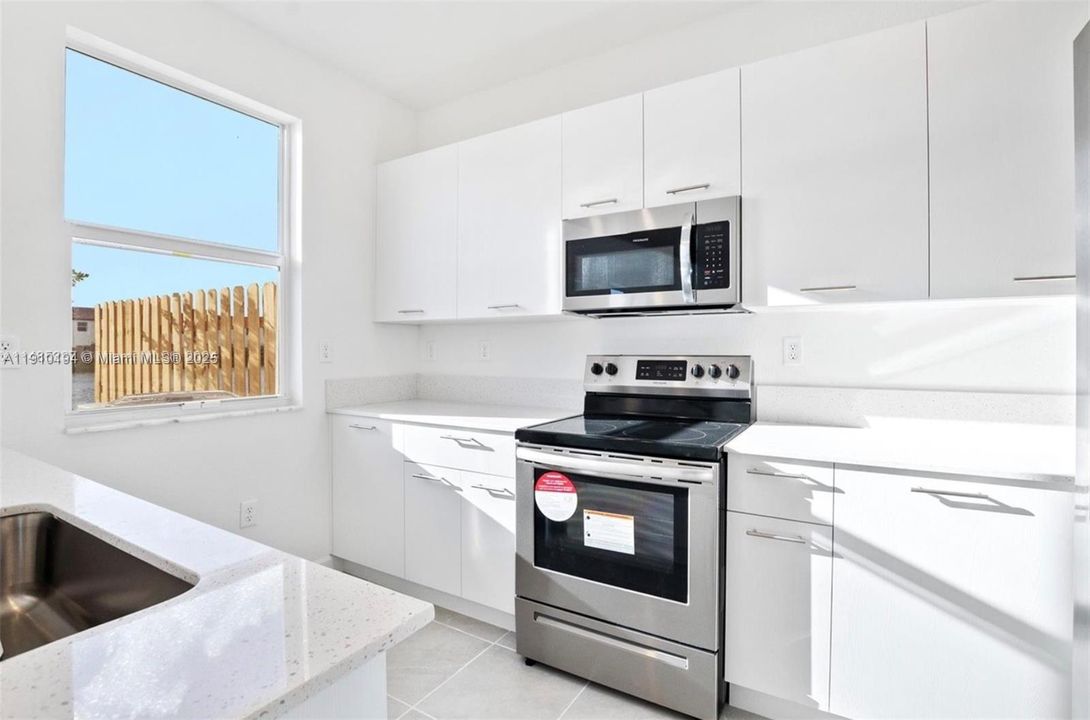 Active With Contract: $3,350 (3 beds, 2 baths, 1334 Square Feet)