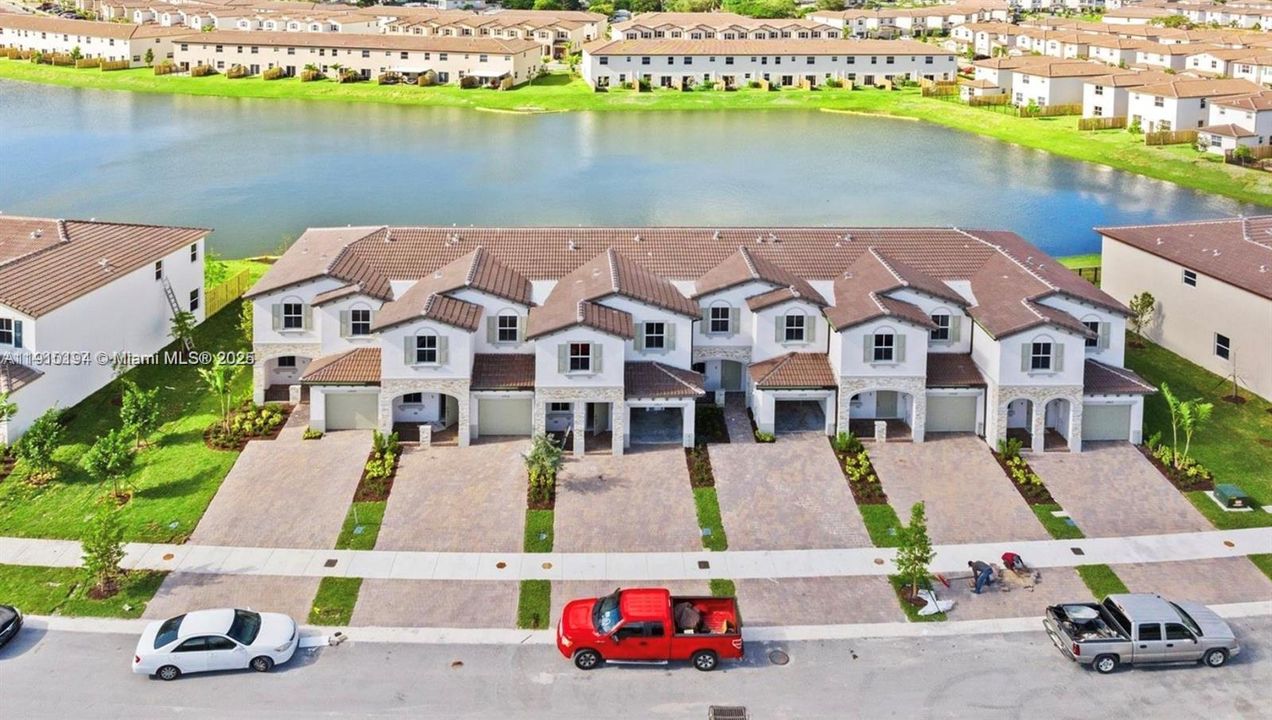 Active With Contract: $3,350 (3 beds, 2 baths, 1334 Square Feet)