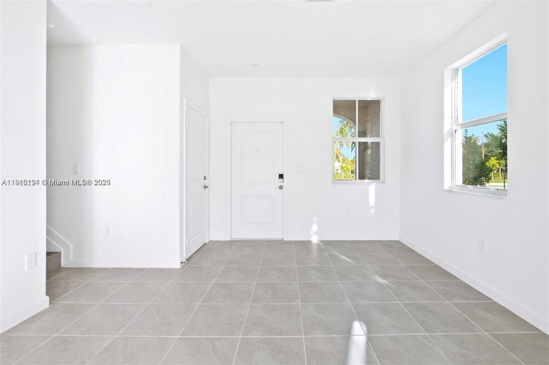 Active With Contract: $3,350 (3 beds, 2 baths, 1334 Square Feet)