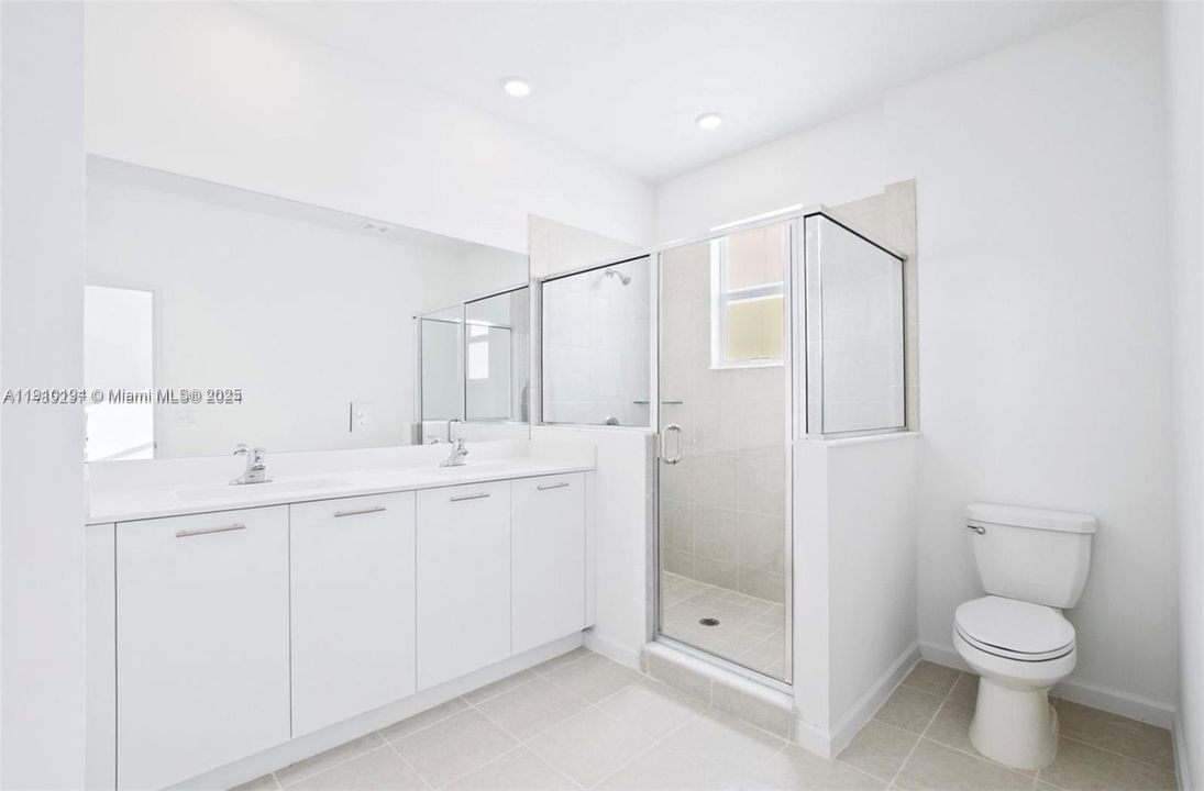 Active With Contract: $3,350 (3 beds, 2 baths, 1334 Square Feet)