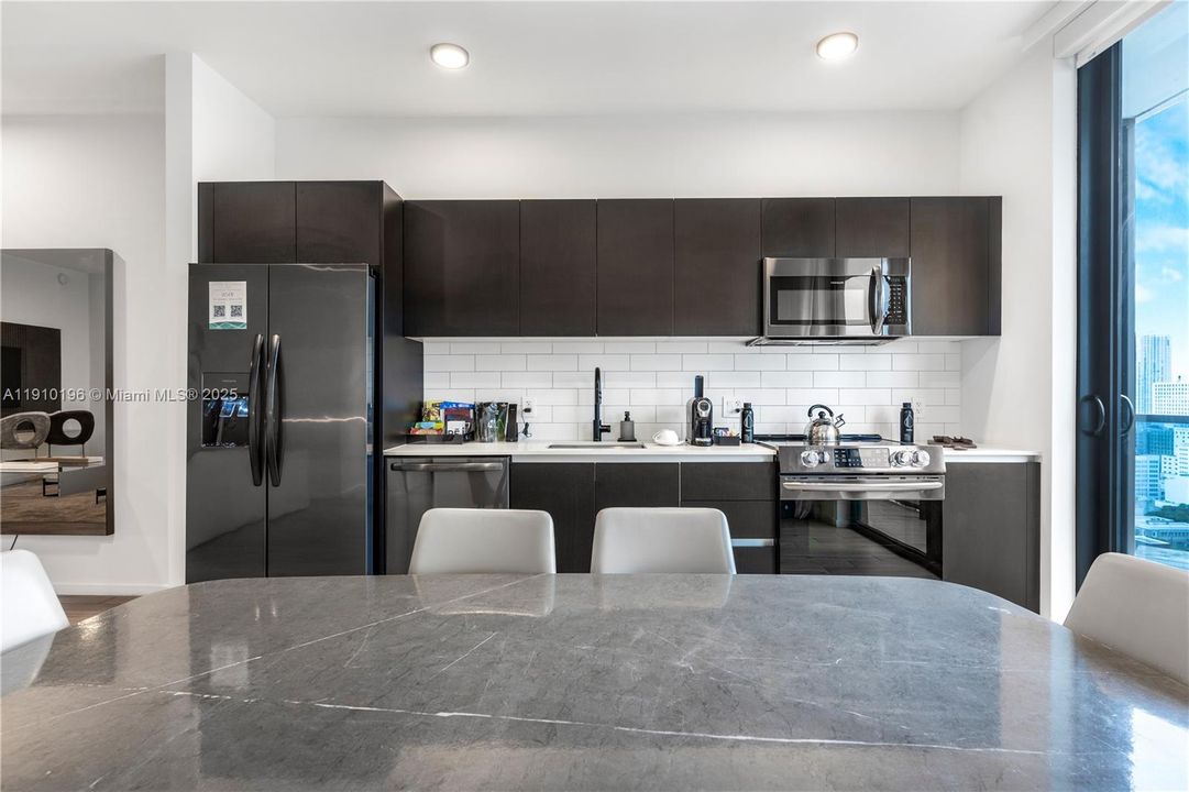 В аренду: $7,000 (3 спален, 3 ванн, 1150 Квадратных фут)