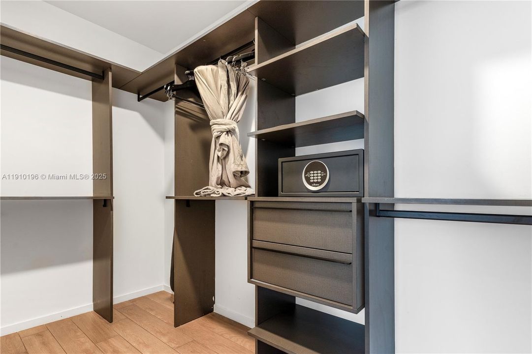 В аренду: $7,000 (3 спален, 3 ванн, 1150 Квадратных фут)