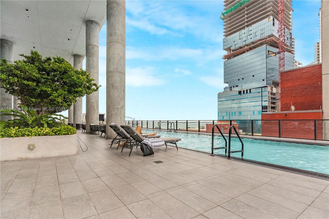 В аренду: $7,000 (3 спален, 3 ванн, 1150 Квадратных фут)