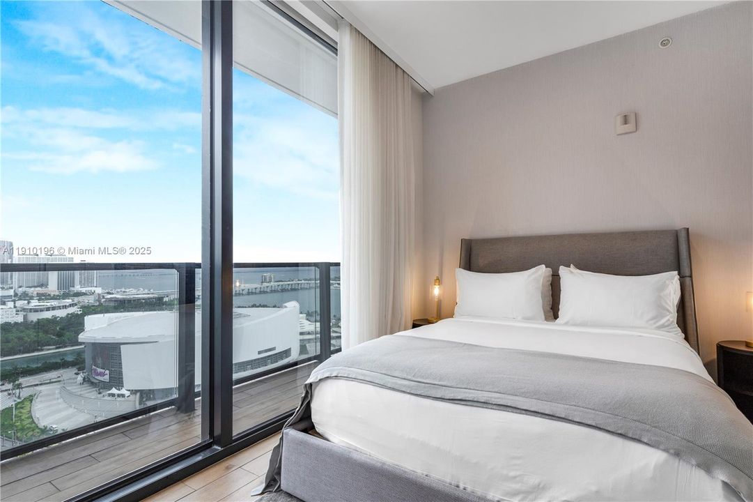 В аренду: $7,000 (3 спален, 3 ванн, 1150 Квадратных фут)