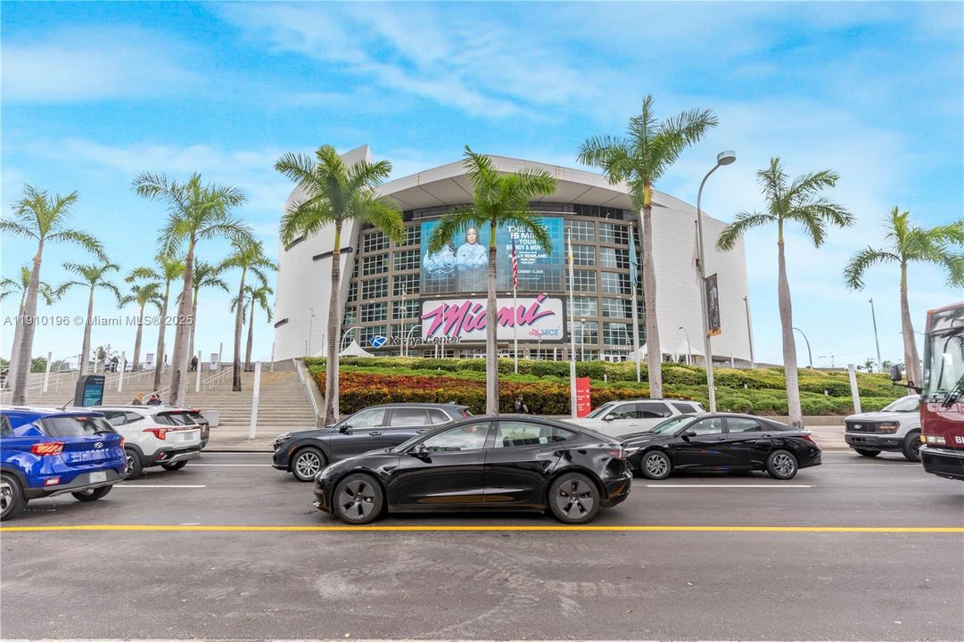 В аренду: $7,000 (3 спален, 3 ванн, 1150 Квадратных фут)