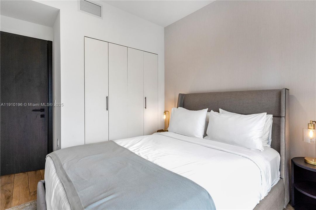 В аренду: $7,000 (3 спален, 3 ванн, 1150 Квадратных фут)