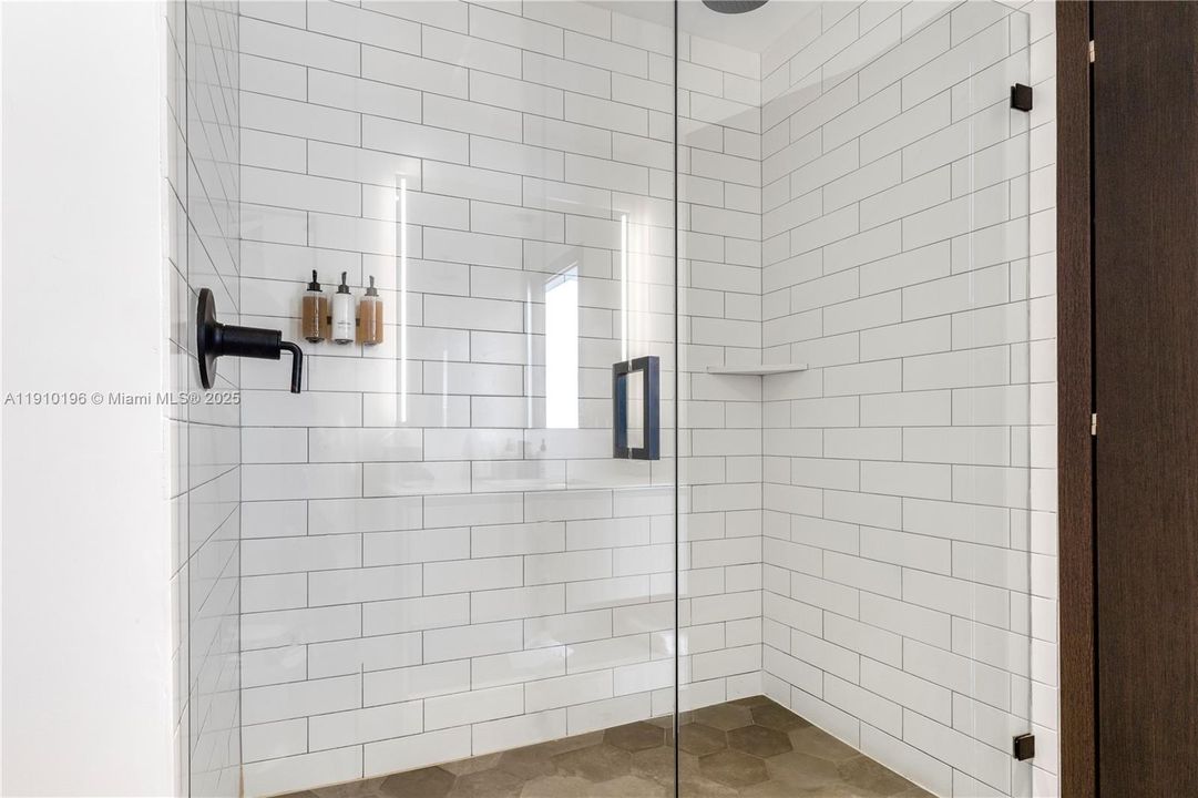 В аренду: $7,000 (3 спален, 3 ванн, 1150 Квадратных фут)