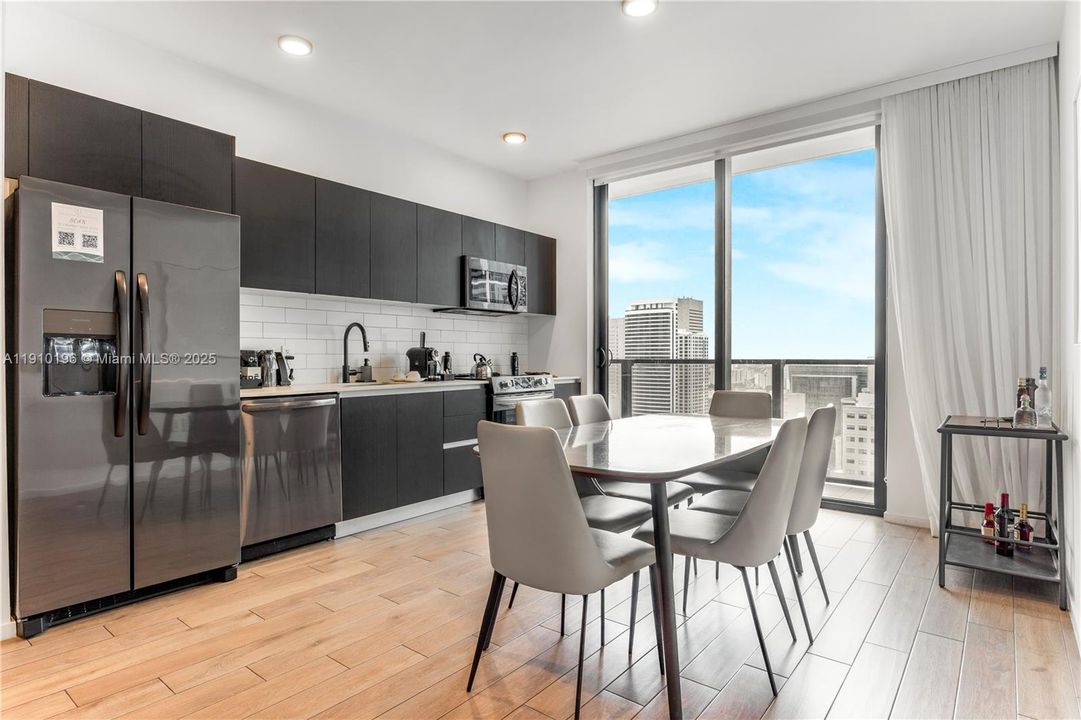 В аренду: $7,000 (3 спален, 3 ванн, 1150 Квадратных фут)