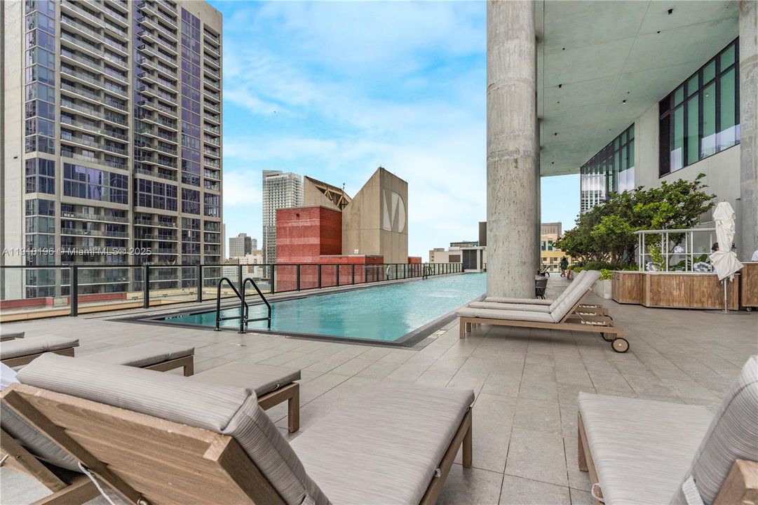 В аренду: $7,000 (3 спален, 3 ванн, 1150 Квадратных фут)