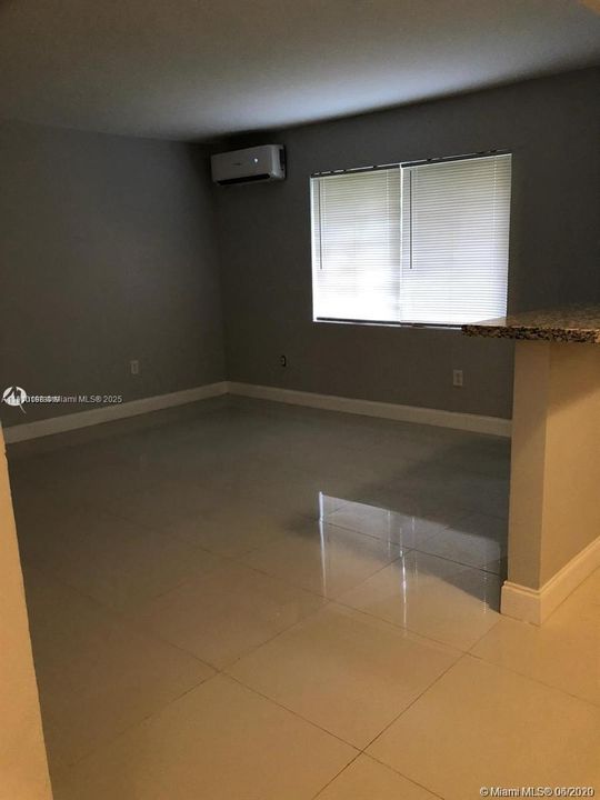 出租: $1,650 (1 贝兹, 1 浴室, 0 平方英尺)