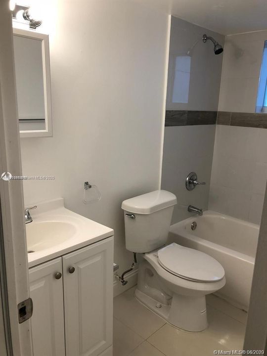 出租: $1,650 (1 贝兹, 1 浴室, 0 平方英尺)