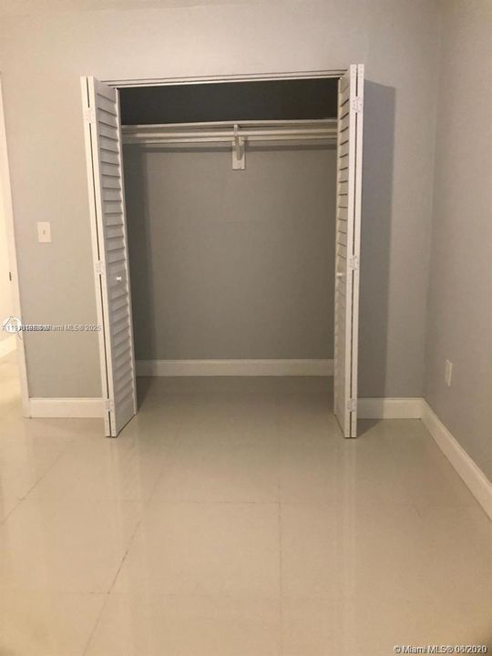 出租: $1,650 (1 贝兹, 1 浴室, 0 平方英尺)