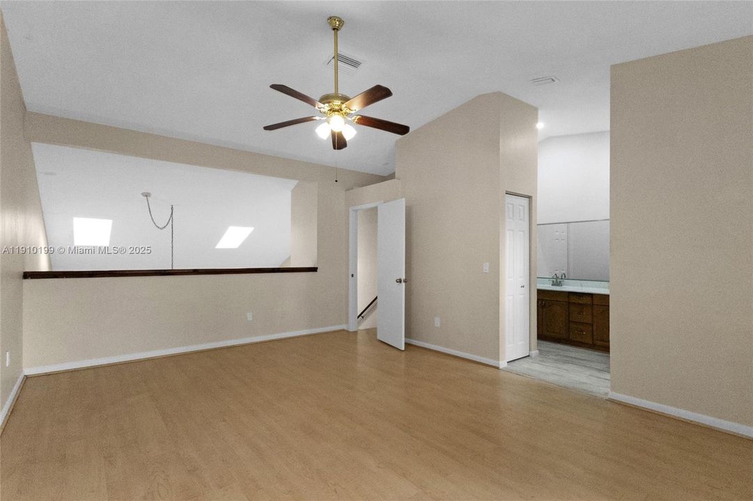 Active With Contract: $2,800 (2 beds, 2 baths, 1336 Square Feet)