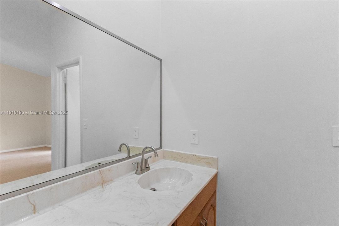 Active With Contract: $2,800 (2 beds, 2 baths, 1336 Square Feet)