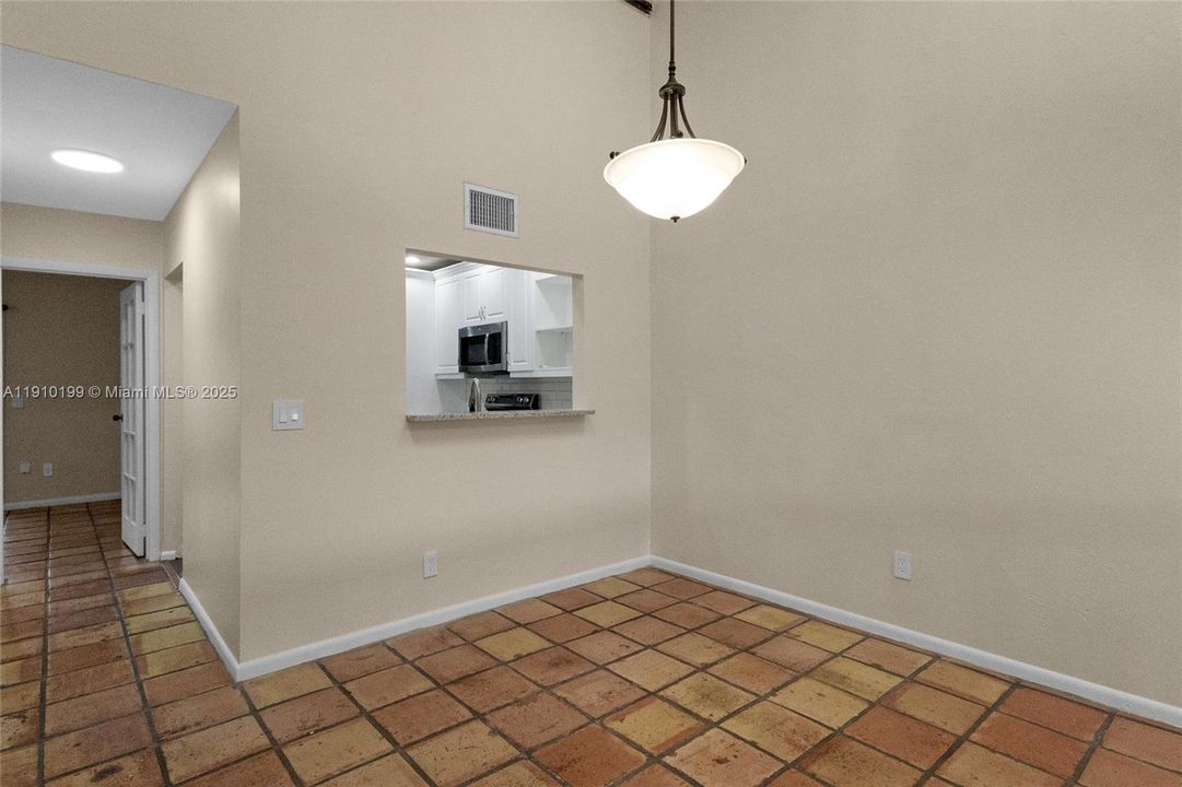 Active With Contract: $2,800 (2 beds, 2 baths, 1336 Square Feet)