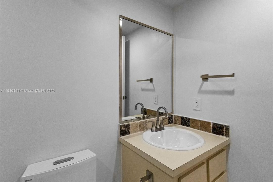 Active With Contract: $2,800 (2 beds, 2 baths, 1336 Square Feet)