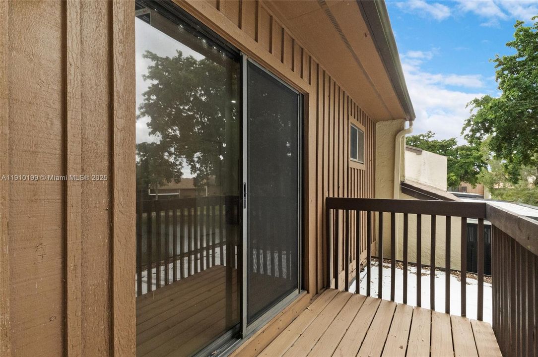 Active With Contract: $2,800 (2 beds, 2 baths, 1336 Square Feet)