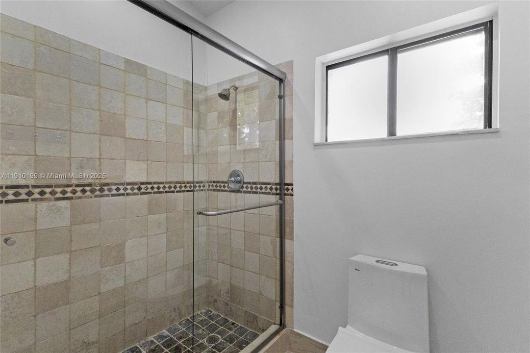 Active With Contract: $2,800 (2 beds, 2 baths, 1336 Square Feet)