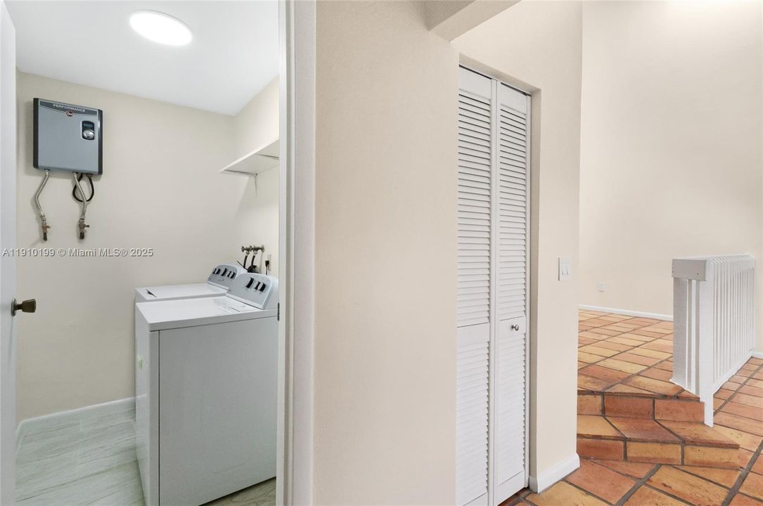 Active With Contract: $2,800 (2 beds, 2 baths, 1336 Square Feet)