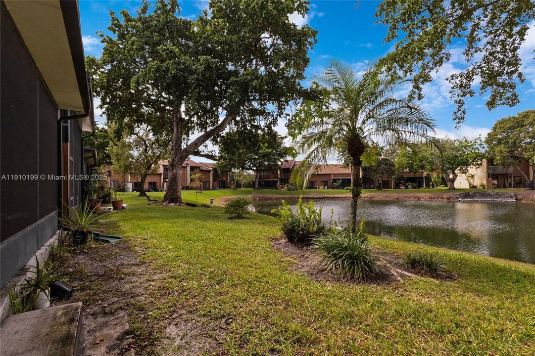 Active With Contract: $2,800 (2 beds, 2 baths, 1336 Square Feet)