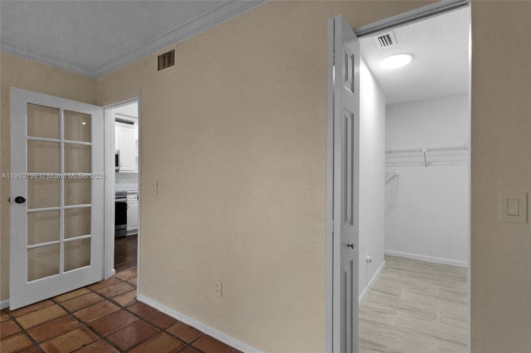 Active With Contract: $2,800 (2 beds, 2 baths, 1336 Square Feet)