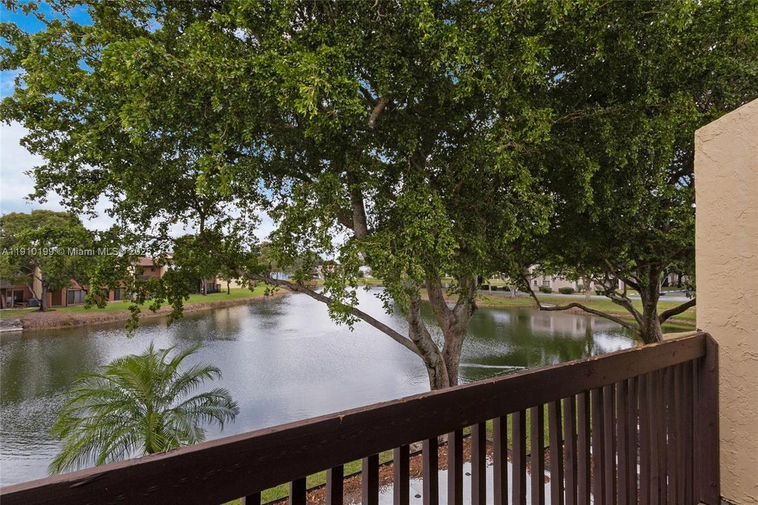 Active With Contract: $2,800 (2 beds, 2 baths, 1336 Square Feet)