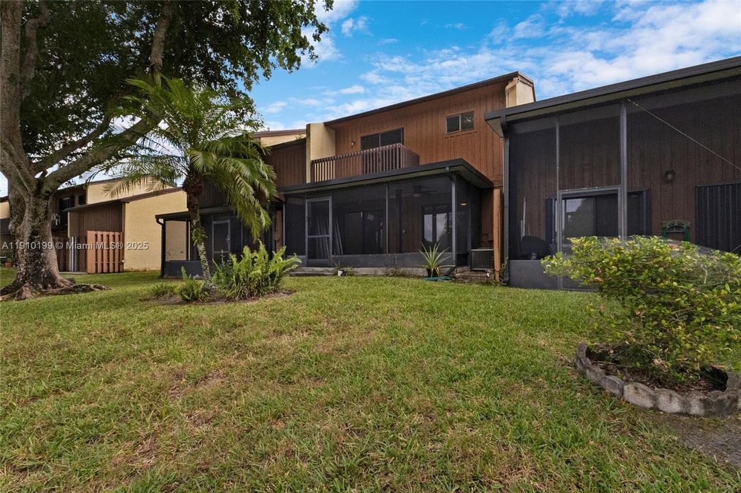 Active With Contract: $2,800 (2 beds, 2 baths, 1336 Square Feet)