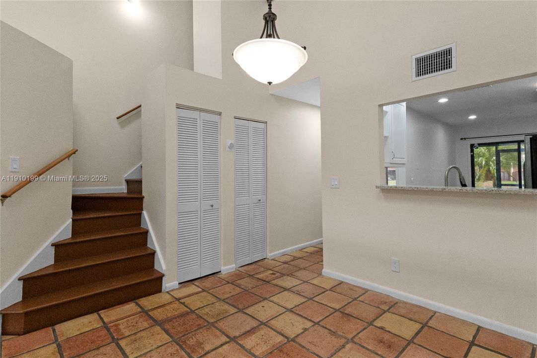 Active With Contract: $2,800 (2 beds, 2 baths, 1336 Square Feet)