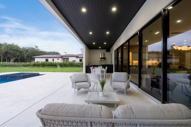 待售: $5,900,000 (6 贝兹, 8 浴室, 7285 平方英尺)