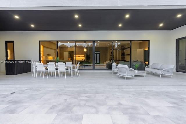 待售: $5,900,000 (6 贝兹, 8 浴室, 7285 平方英尺)