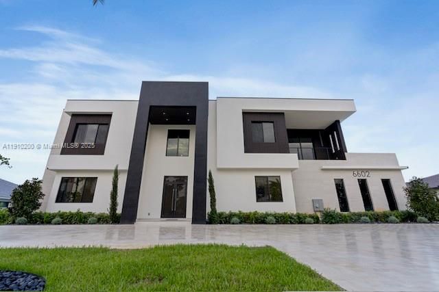 待售: $5,900,000 (6 贝兹, 8 浴室, 7285 平方英尺)