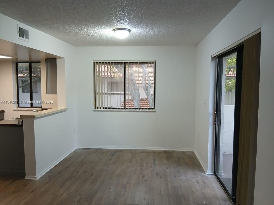 Active With Contract: $1,950 (2 beds, 2 baths, 910 Square Feet)