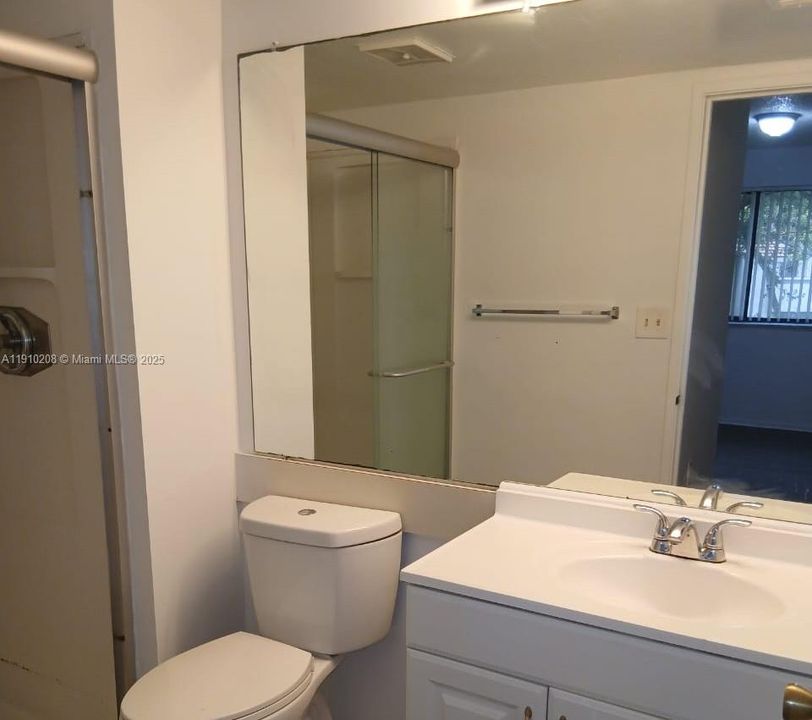 Active With Contract: $1,950 (2 beds, 2 baths, 910 Square Feet)