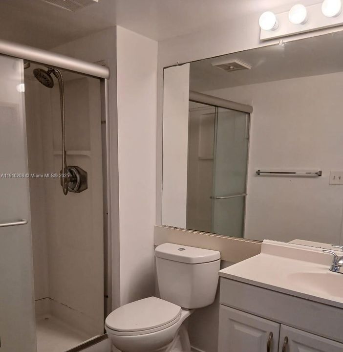 Active With Contract: $1,950 (2 beds, 2 baths, 910 Square Feet)