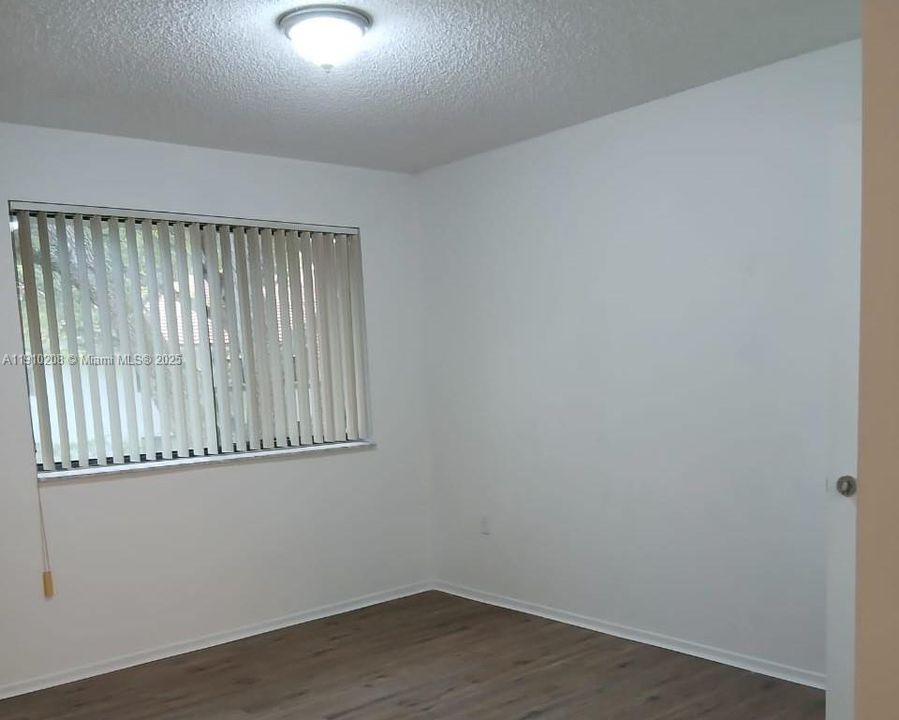 Active With Contract: $1,950 (2 beds, 2 baths, 910 Square Feet)