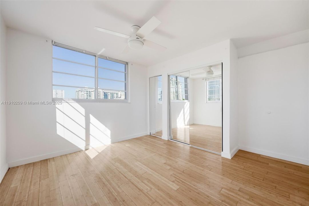 For Sale: $535,000 (2 beds, 2 baths, 988 Square Feet)