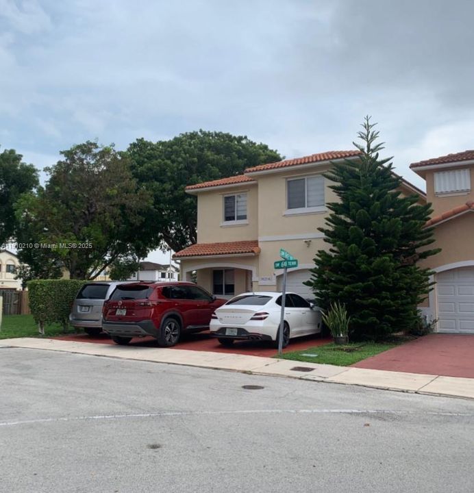 For Rent: $3,600 (4 beds, 3 baths, 1756 Square Feet)